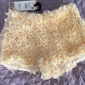 Zara limited edition shorts. New beige color size M